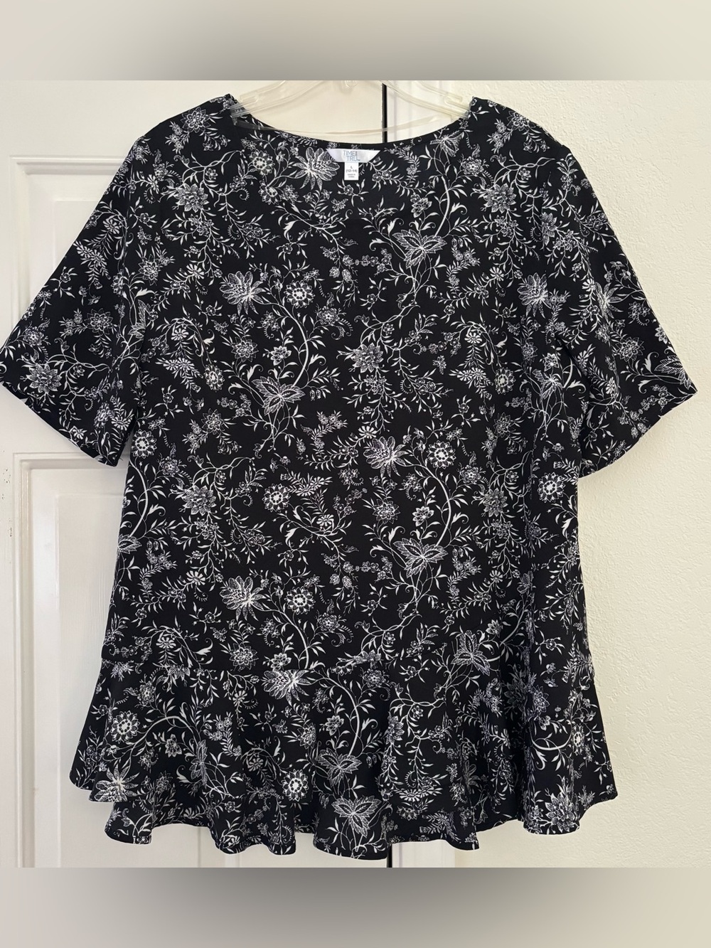 Time and Tru Black Floral Ruffle-Hem Tunic Size L